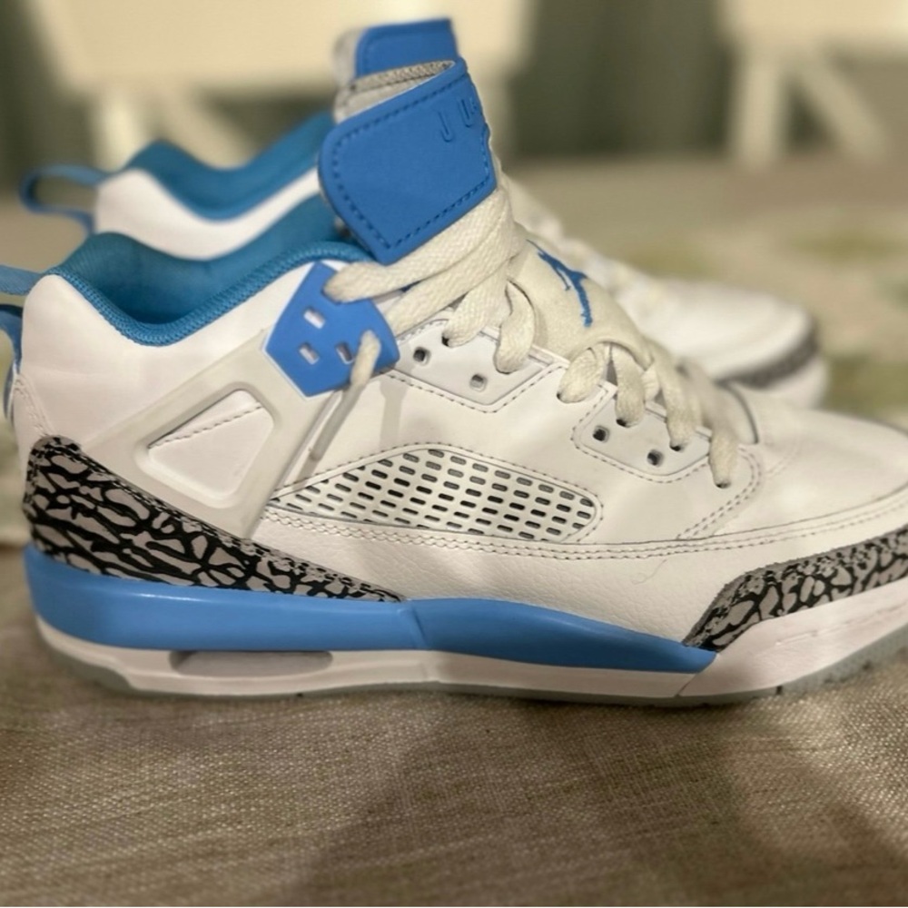 Jordan Spizike Low Blue and White 7y - barely worn - Picture 2 of 5